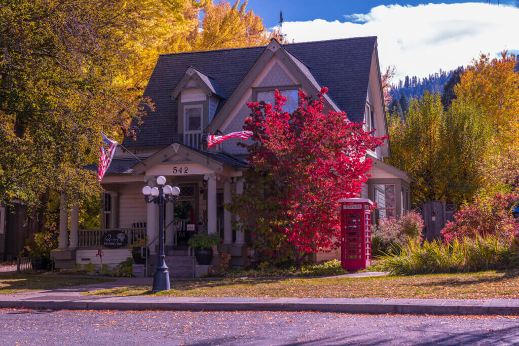Quincy Feather Bed Inn with bright red fall colors