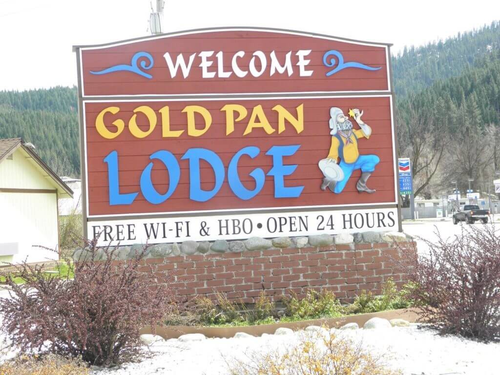 Welcome sign at Gold Pan Lodge