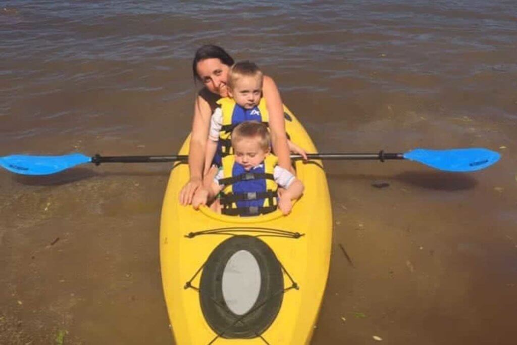 Mom and kids in kayak at shore of Lake Almanor
