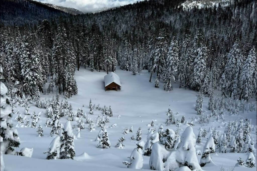warming hut for snowmolibersrs