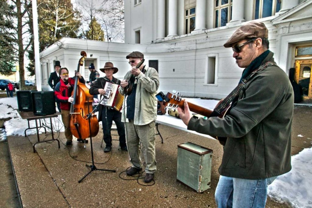 musicians playing on quincy california courthouse steps