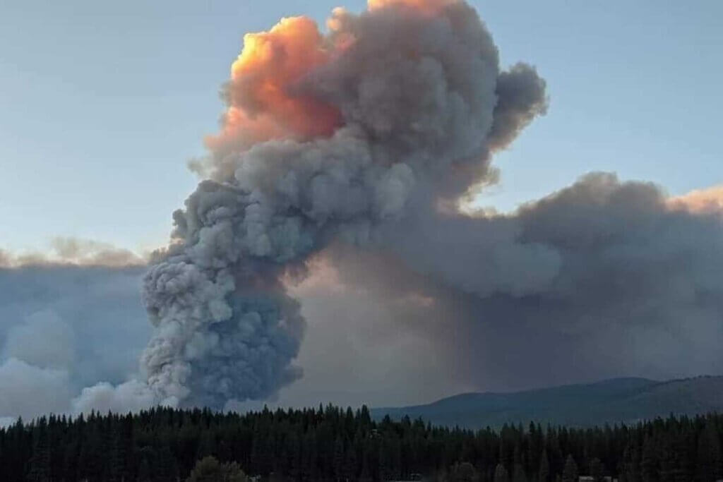 A smoke plume from the Dixie Fire in Plumas County in 2021