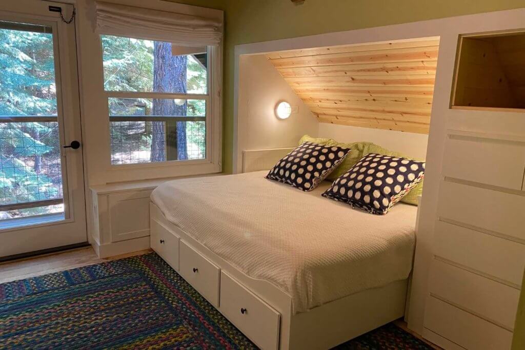 Bedroom of Paradise Cove