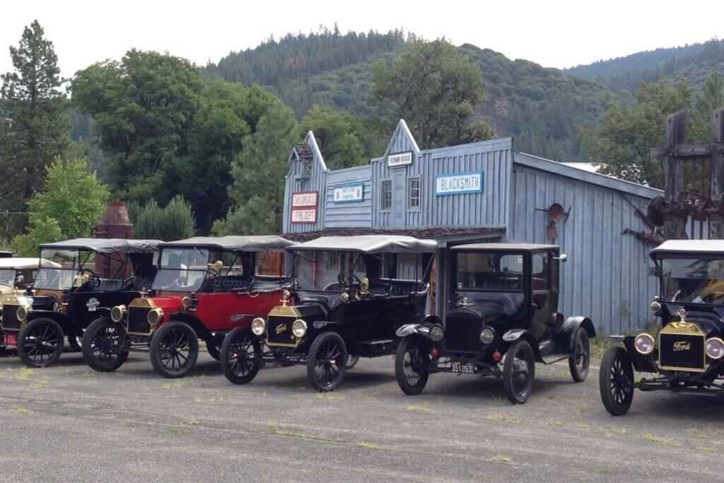 Antique Car Club visiting Indian Valley Museum