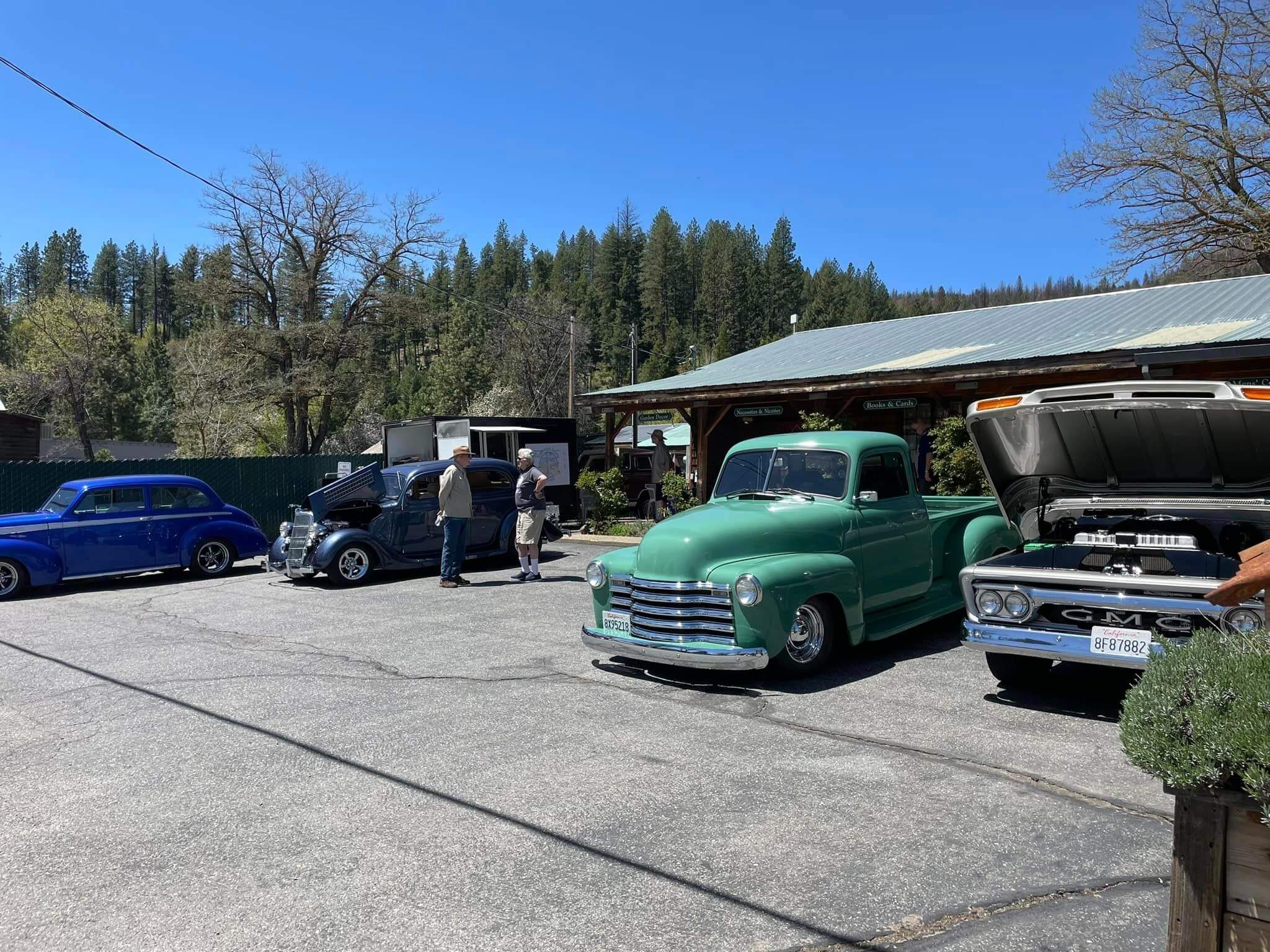 Trucks at the Crescent Country Classic Car Rides